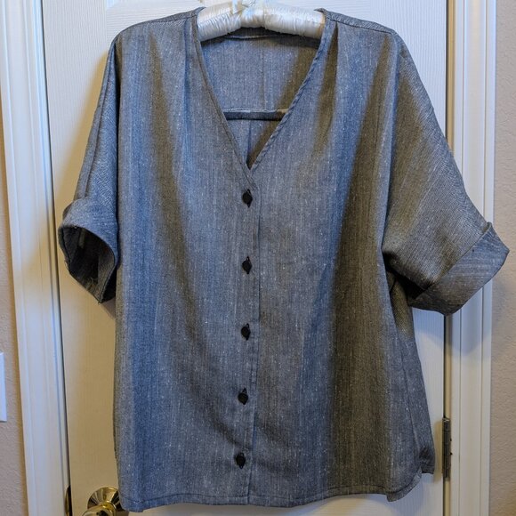 Hand Made Button Front Cuffed Sleeve Curved Hem Top - Picture 10 of 12